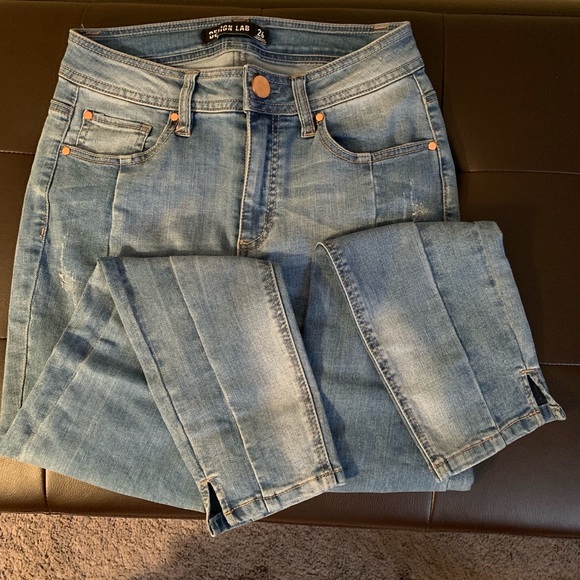 Women’s Design Lab Lord + Taylor Jeans - Picture 2 of 8